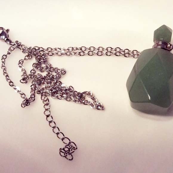 Faceted Green Aventurine Gemstone Perfume Pendant Necklace Silver Chain - Picture 4 of 4